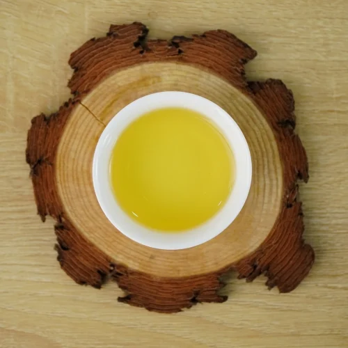 Màu nước sắc vàng tuyệt hảo của trà oolong thiết quan âm bảo lộc