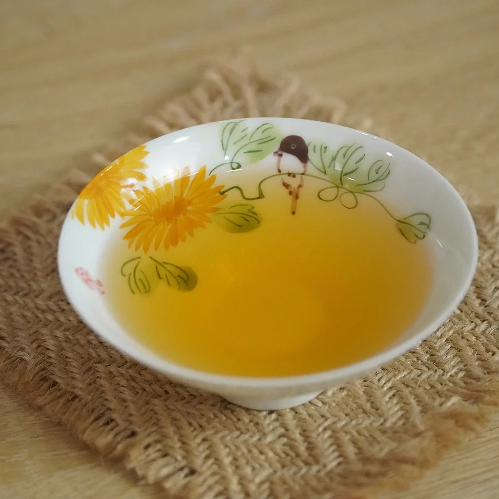 Màu nước của trà ô long trắng phú sỹ